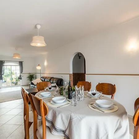 펜션 Beautiful With Stunning Sea Views, Sleeps 6 *
