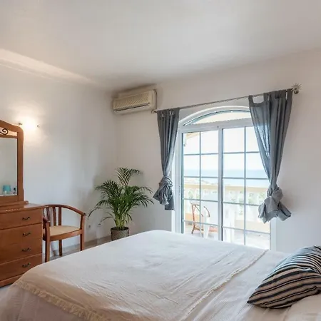 펜션 Beautiful With Stunning Sea Views, Sleeps 6 라고스
