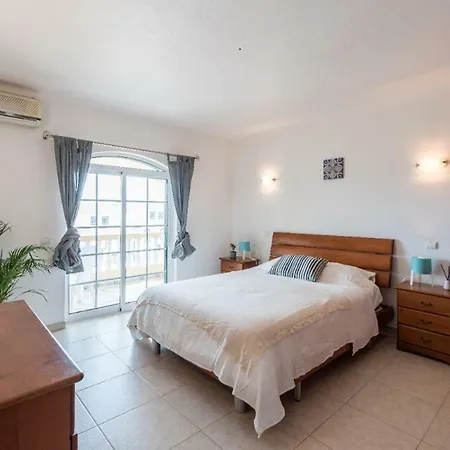 Beautiful With Stunning Sea Views, Sleeps 6 *