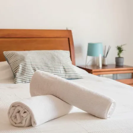 Beautiful With Stunning Sea Views, Sleeps 6 בית נופש