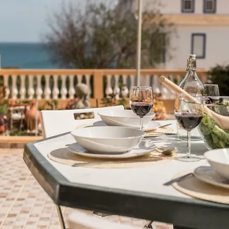 Beautiful With Stunning Sea Views, Sleeps 6 בית נופש *